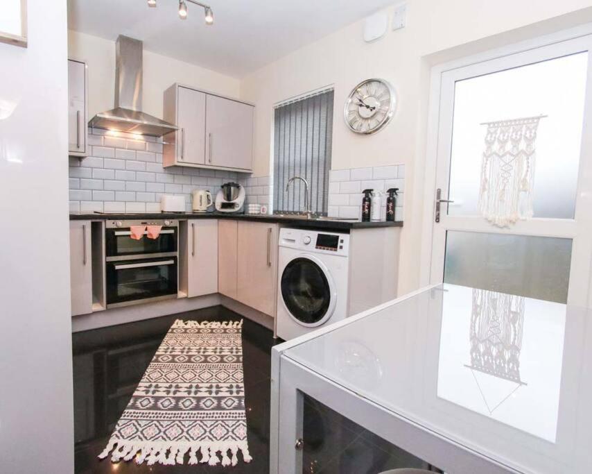 סוואנסי No25-Luxe Living Guest House- 2 Bed-Wifi-Free Parking-City- Beach מראה חיצוני תמונה